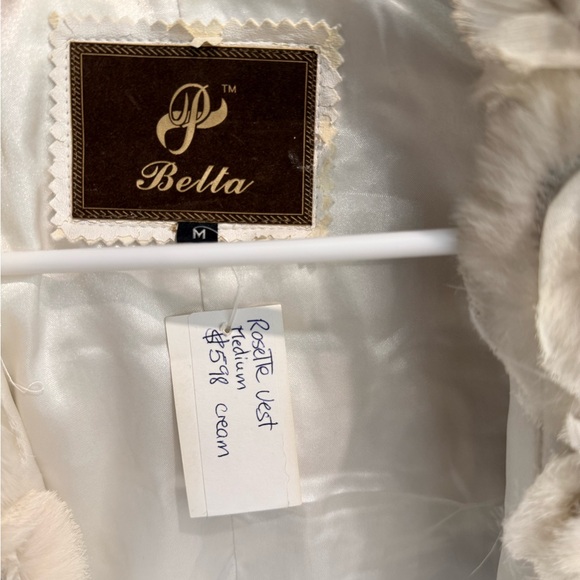 Elegant Cream Fur Vest - Picture 2 of 3